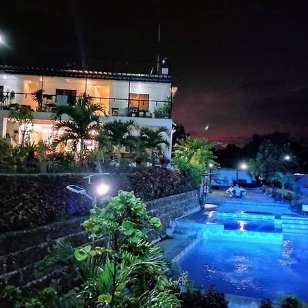 Отель Casa De Robles Tanay Rizal Экстерьер фото
